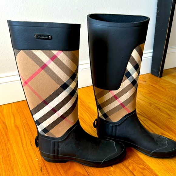 Burberry Rainboots - Picture 1 of 8